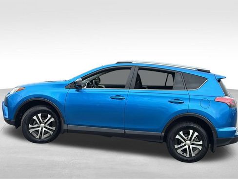 Used 2017 Toyota RAV4 LE image 4