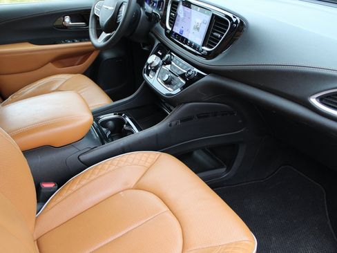 Used 2022 Chrysler Pacifica Pinnacle image 20