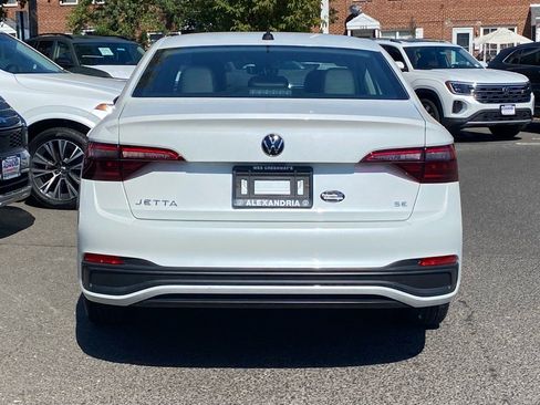 Used 2022 Volkswagen Jetta SE image 4