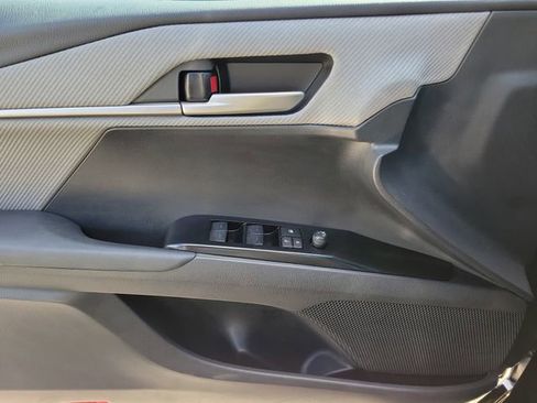 Used 2025 Toyota Camry SE image 16