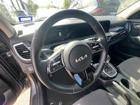 Used 2025 Kia Seltos S image 10