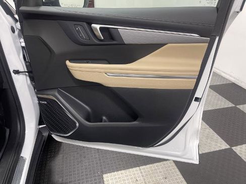 New 2025 Buick Enclave Preferred w/ Power Package AWD/4WD image 18
