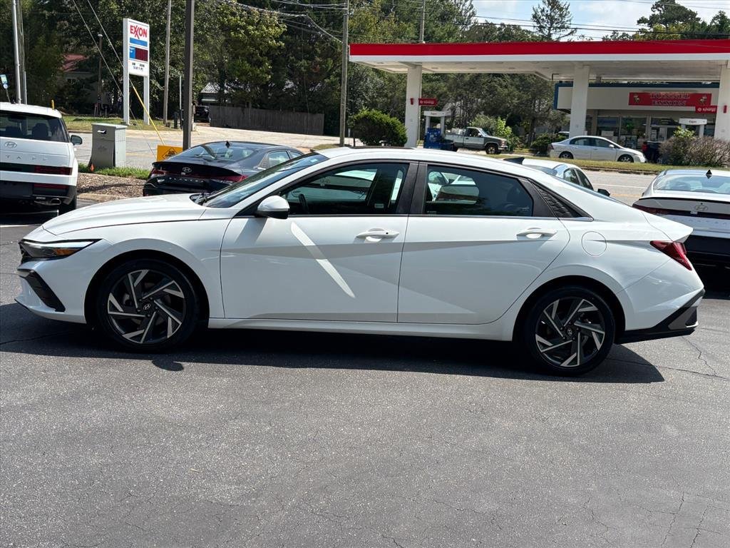 Certified 2025 Hyundai Elantra SEL FWD image 3
