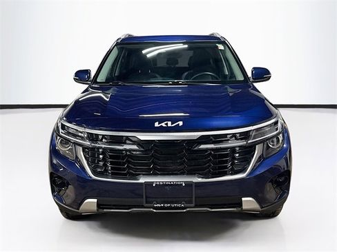 Used 2024 Kia Seltos EX image 2