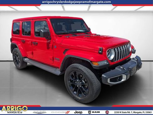 Used 2025 Jeep Wrangler Unlimited Sahara w/ Safety Group AWD/4WD image 1