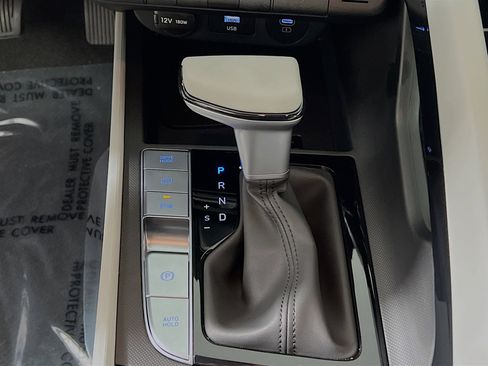 Used 2024 Hyundai Elantra Limited image 24