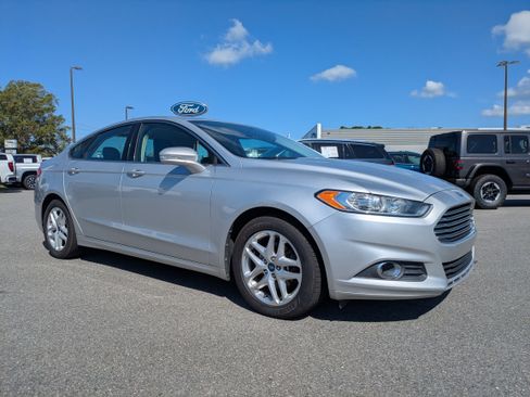 Used 2013 Ford Fusion SE FWD image 2