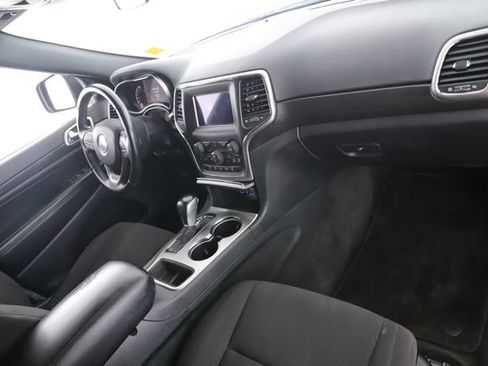 Used 2018 Jeep Grand Cherokee Laredo AWD/4WD image 27