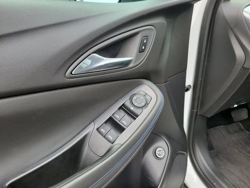 Used 2025 Buick Encore GX Sport Touring w/ Advanced Technology Package FWD image 17