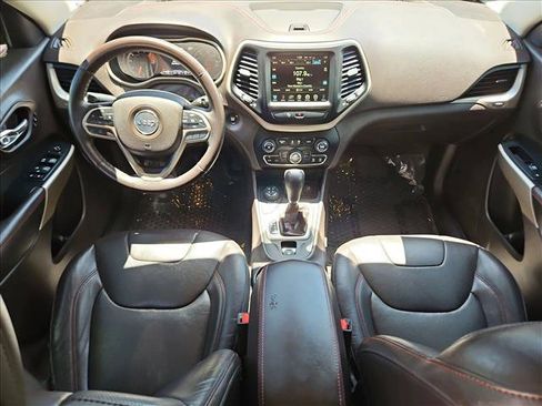 Used 2017 Jeep Cherokee Trailhawk AWD/4WD image 18