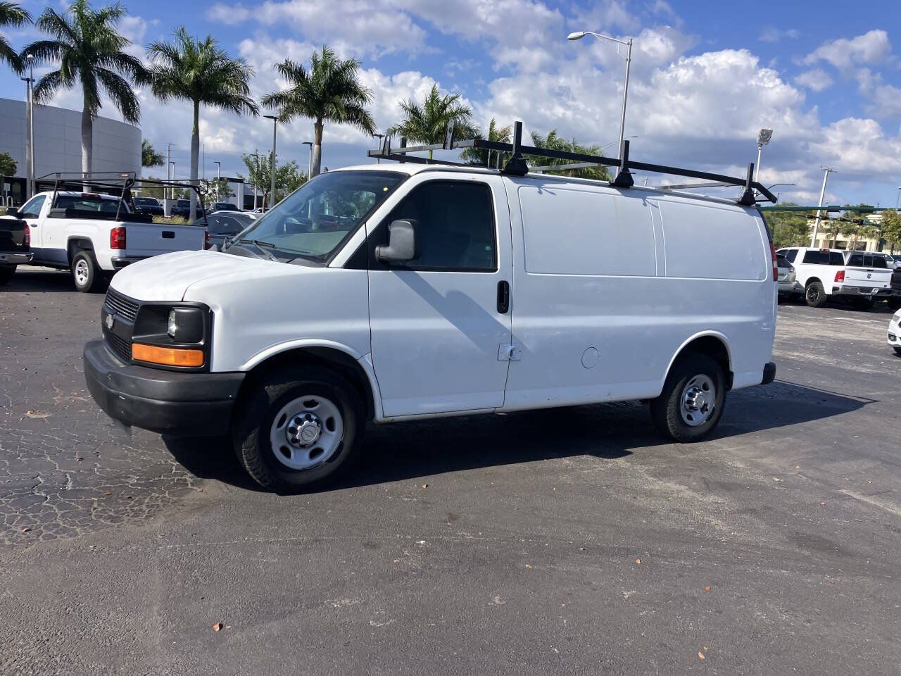 Used 2010 Chevrolet Express 2500 RWD image 3