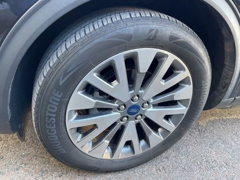 Used 2020 Ford Escape Titanium image 3