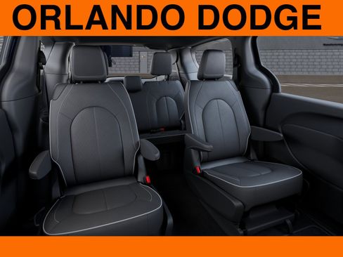 New 2025 Chrysler Pacifica Premium image 15