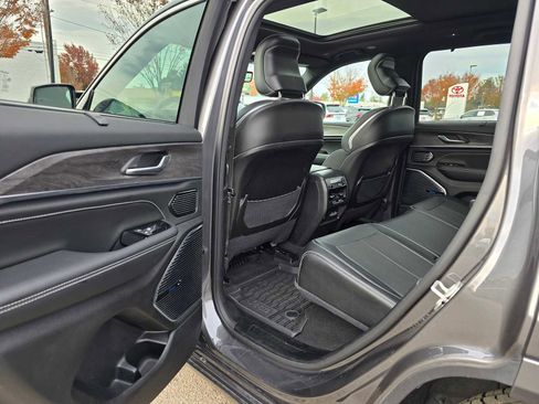 Used 2023 Jeep Grand Cherokee Overland w/ Luxury Tech Group IV image 21