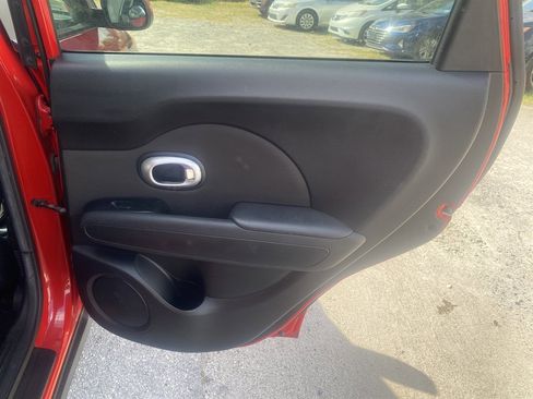 Used 2015 Kia Soul + FWD image 11