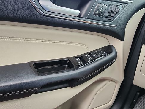 Used 2020 Ford Edge Titanium AWD/4WD image 18
