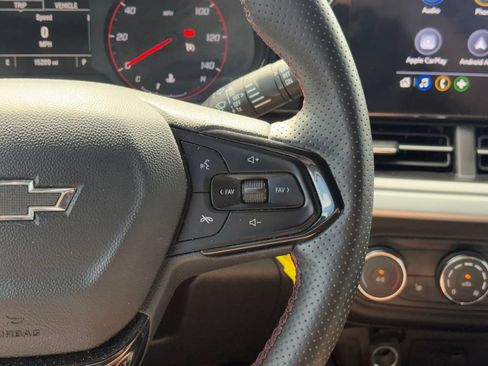 Used 2025 Chevrolet Trax RS FWD image 13