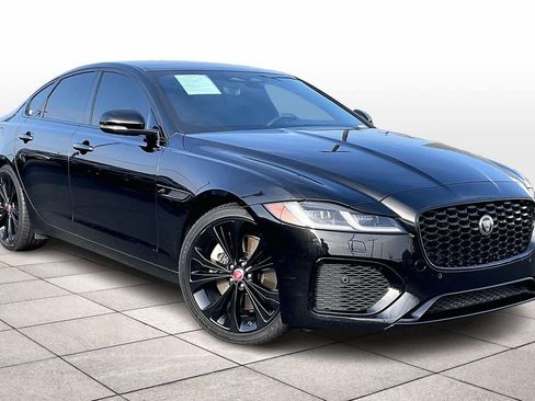 Used 2022 Jaguar XF SE image 2