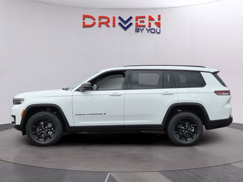 New 2025 Jeep Grand Cherokee L Altitude image 3