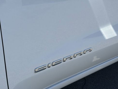 Used 2025 GMC Sierra 1500 SLT image 29