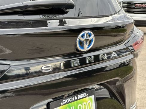 Used 2024 Toyota Sienna Platinum image 29