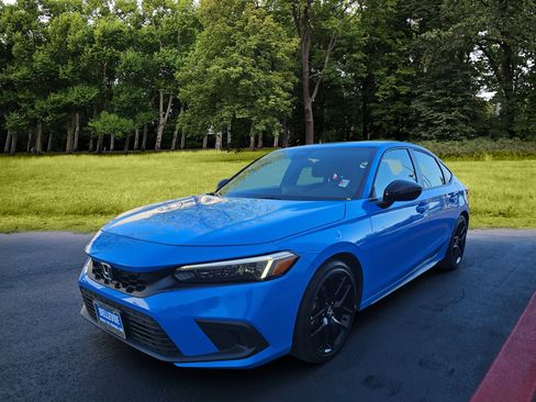 Used 2023 Honda Civic Sport image 3