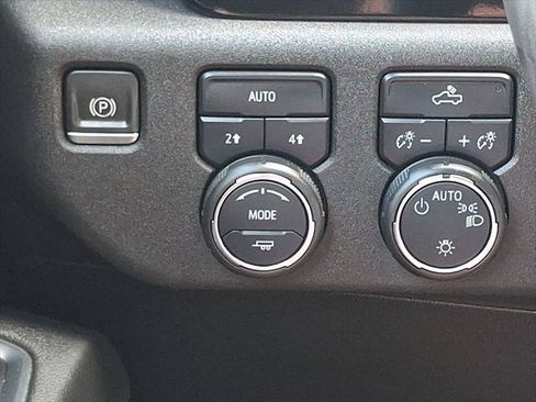 Used 2023 Chevrolet Silverado 1500 LT AWD/4WD image 25
