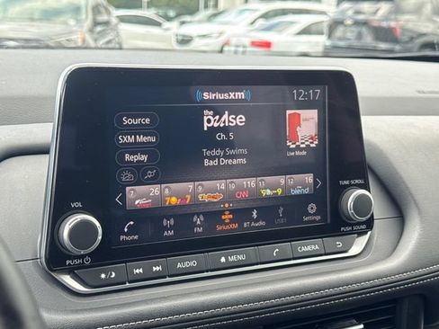 Used 2025 Nissan Rogue SV FWD image 21