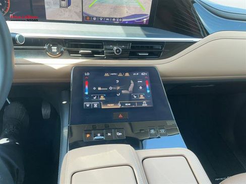 Used 2025 INFINITI QX80 Sensory image 38