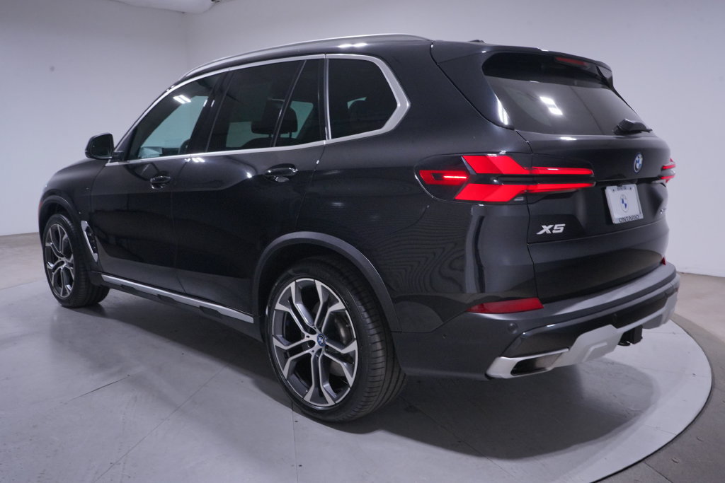 Used 2024 BMW X5 xDrive50e w/ Premium Package AWD/4WD image 3