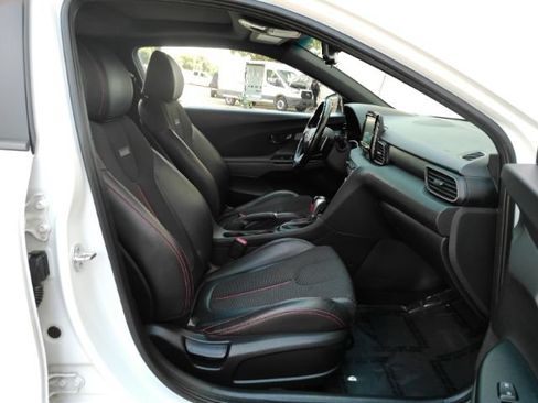 Used 2020 Hyundai Veloster 2.0 Premium FWD image 15