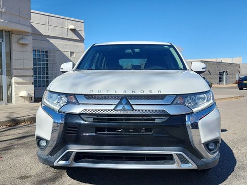 Used 2019 Mitsubishi Outlander SE image 2