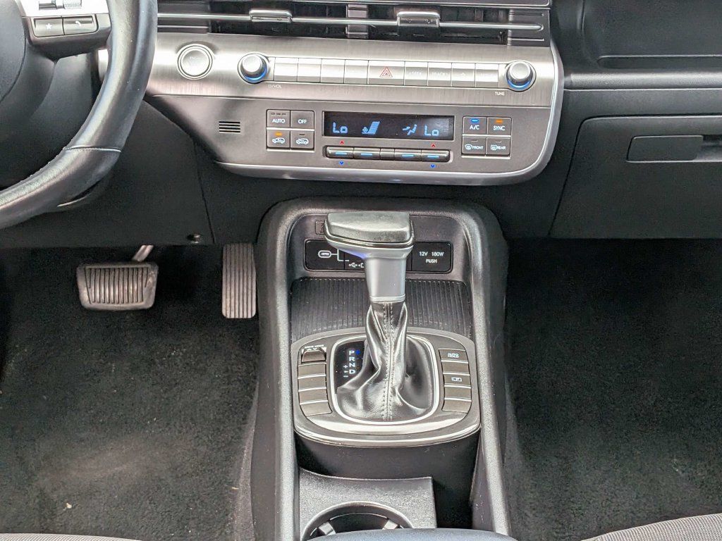 Used 2025 Hyundai Kona SEL FWD image 25