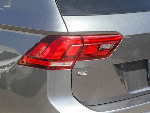 Used 2024 Volkswagen Tiguan SE R-Line FWD image 7