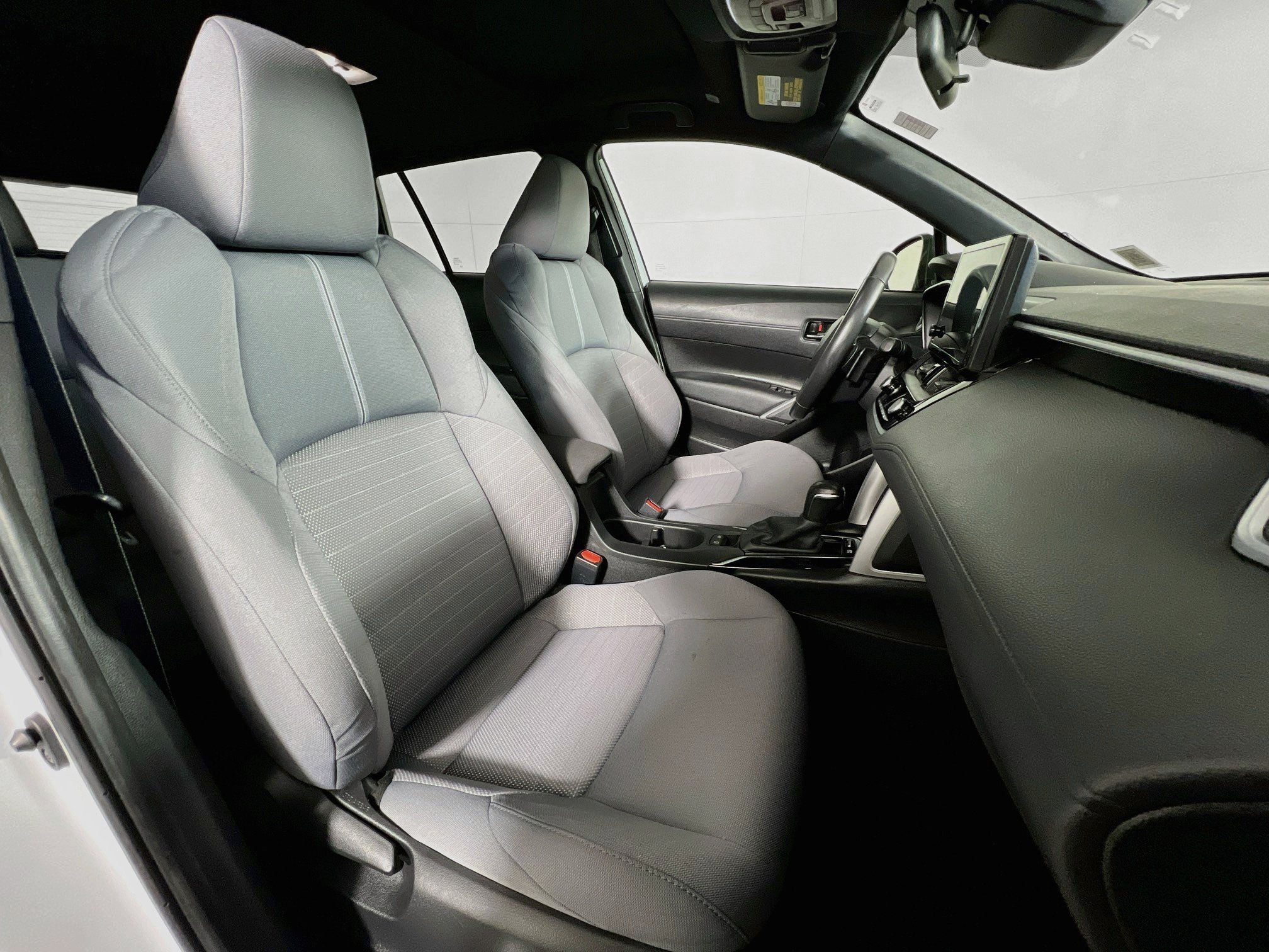 Used 2023 Toyota Corolla Cross AWD Hybrid w/ Moonroof Package image 25