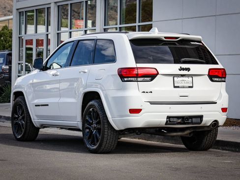 Used 2019 Jeep Grand Cherokee Altitude AWD/4WD image 5
