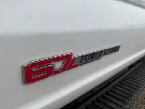 Used 2023 Ford F250 XLT AWD/4WD image 12