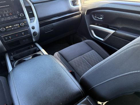 Used 2020 Nissan Titan SV w/ SV Convenience Package image 17