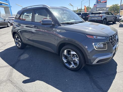 Used 2025 Hyundai Venue SEL FWD image 7