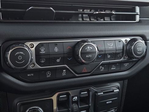 New 2026 Jeep Wrangler Unlimited Sahara image 25