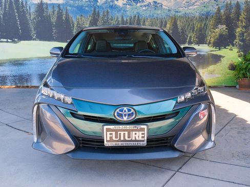 Used 2017 Toyota Prius Prime Premium FWD image 2