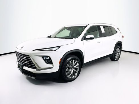 Used 2025 Buick Enclave Preferred image 3