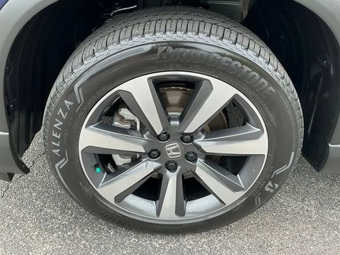 Used 2025 Honda Pilot Touring image 9
