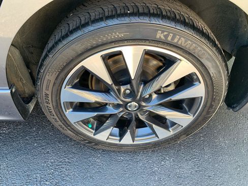 Used 2019 Nissan Sentra SR FWD image 26