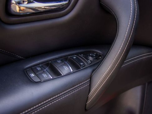Used 2022 INFINITI QX80 Luxe w/ All-Season Package RWD image 13