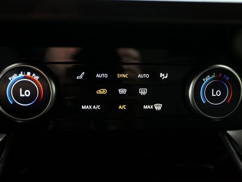 Used 2023 Land Rover Range Rover SE image 24