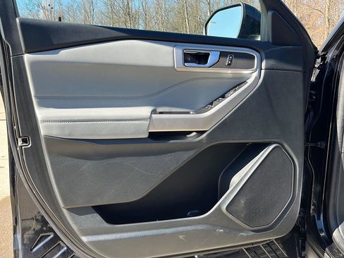 Used 2023 Ford Explorer XLT w/ Equipment Group 202A image 9