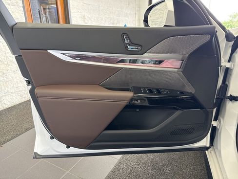 New 2026 BMW 740i xDrive image 40