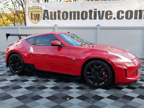 Used 2017 Nissan 370Z Coupe image 3