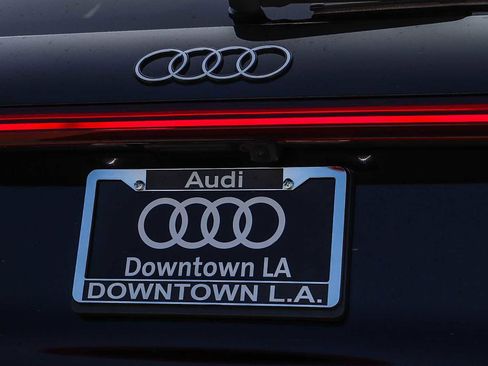 Used 2025 Audi Q5 Premium w/ Convenience Package image 11